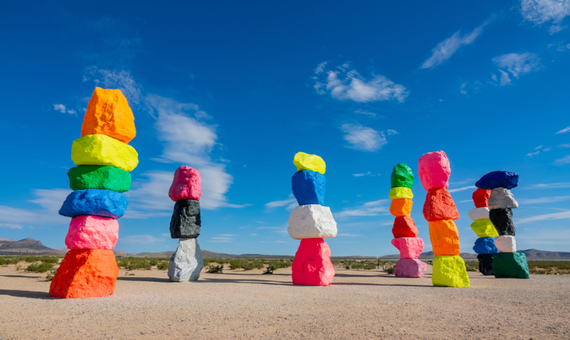 彩虹巨石Seven Magic Mountains